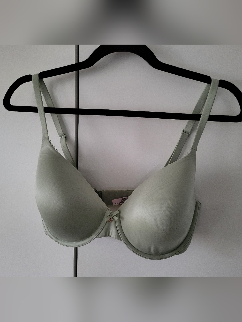 Victorias Secret Body by Victoria light lined full-coverage bra, size 32DDD